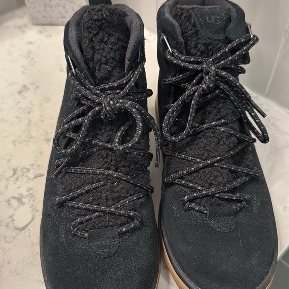 🖤NEW BLACK FUR UGG BOOTS SIZE 9.5 - Picture 3 of 6